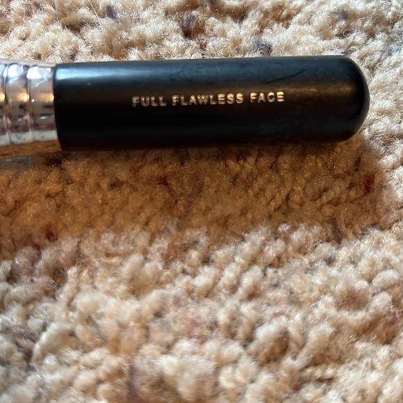 Bareminerals full flawless face brush - Picture 2 of 2